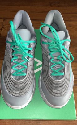 Mens Giannis basketball shoes Size 9