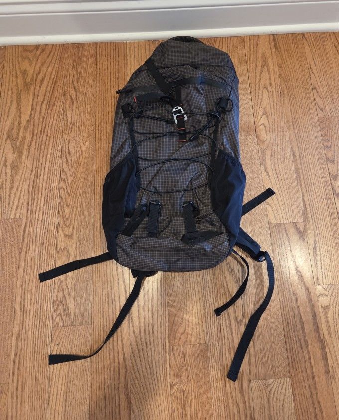 Hiking Backpack 25L Ultra Lightweight Day Pack (Black)- New