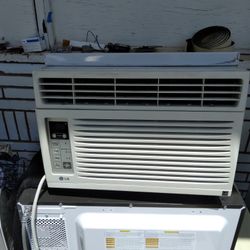 Frigidaire  Aire de Ventana  8000 BTU Trabajando Bien 