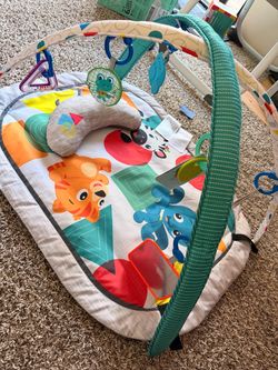Baby Gym and Swing with recargables batteries
