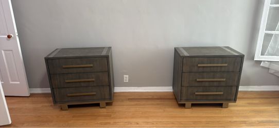 Dresser and nightstand set
