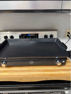Electric griddle and cooktop combination