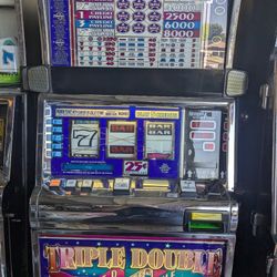 IGT S2000 Triple Double Red White & Blue  5 Line Slot Machine