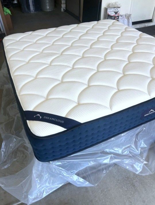 Newer King DreamCloud Hybrid Premier 14" Mattress with Boxsprings or Metal Platform Bed Frame