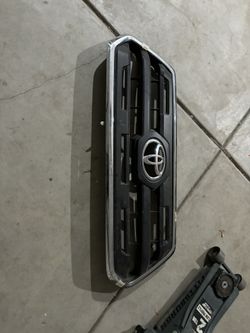 Toyota Tocoma 2014 Grill