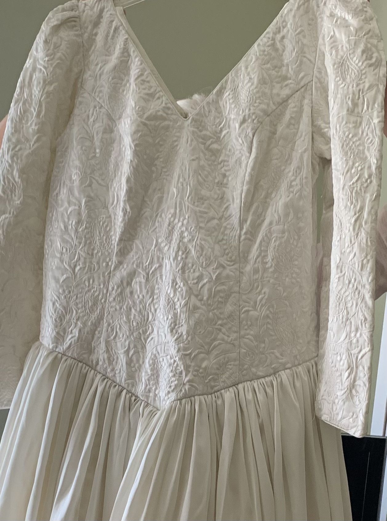 Elegant Gown for Wedding/Proms