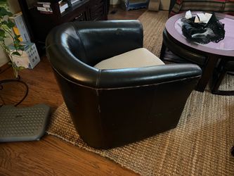 Barrel swivel chairs