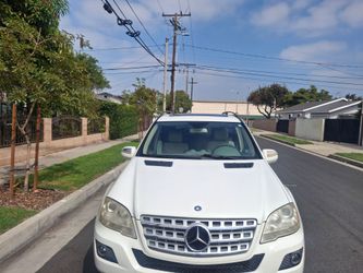Mercedes-Benz ML-Class SUV White