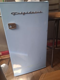 Frigidaire Refrigerator 