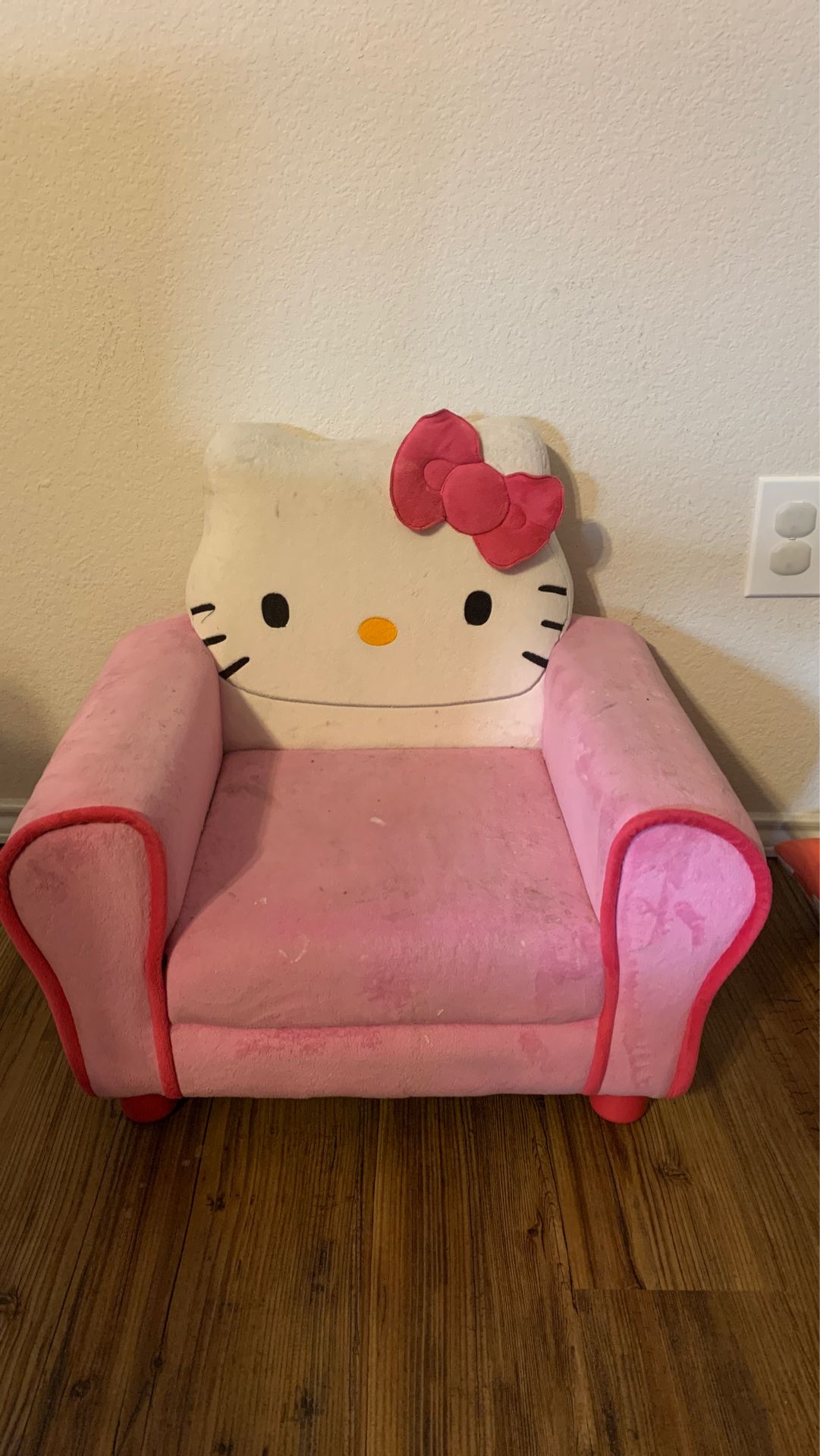 Hello kitty chair.