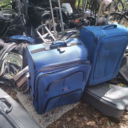 LOTS OF NICE PULL ALONG LUGGAGE