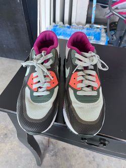 Shoes size 9