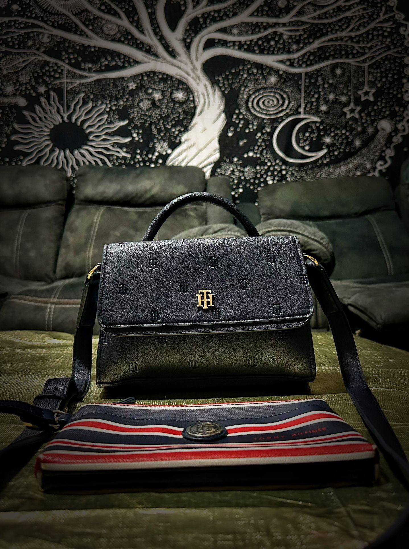 Tommy Hilfiger Crossbody Purse And Clutch Wallet
