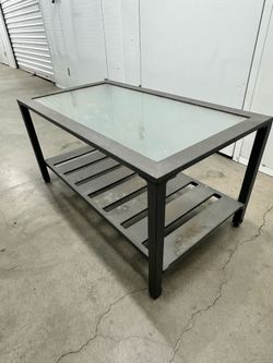Metal table Medium sized outdoor table