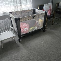 Portable Baby Crib. $30 Puyallup