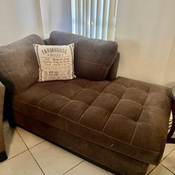 Beautiful chaise Couch 