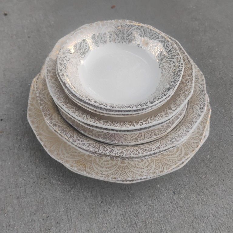Royal China Lamar 22K Gold Brotherhood of Potters Gold Filigree 9" Plates Eleven Pieces