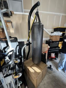 Everlast Heavy Bag Stand (HEAVY BAG NOT INCLUDED)