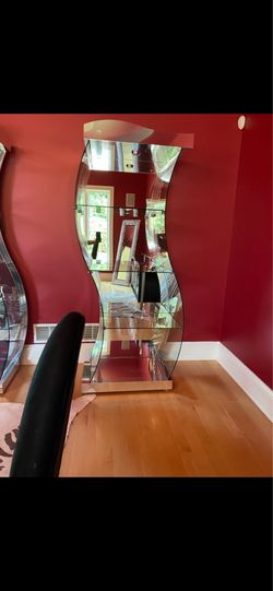 Glass dining room shelf