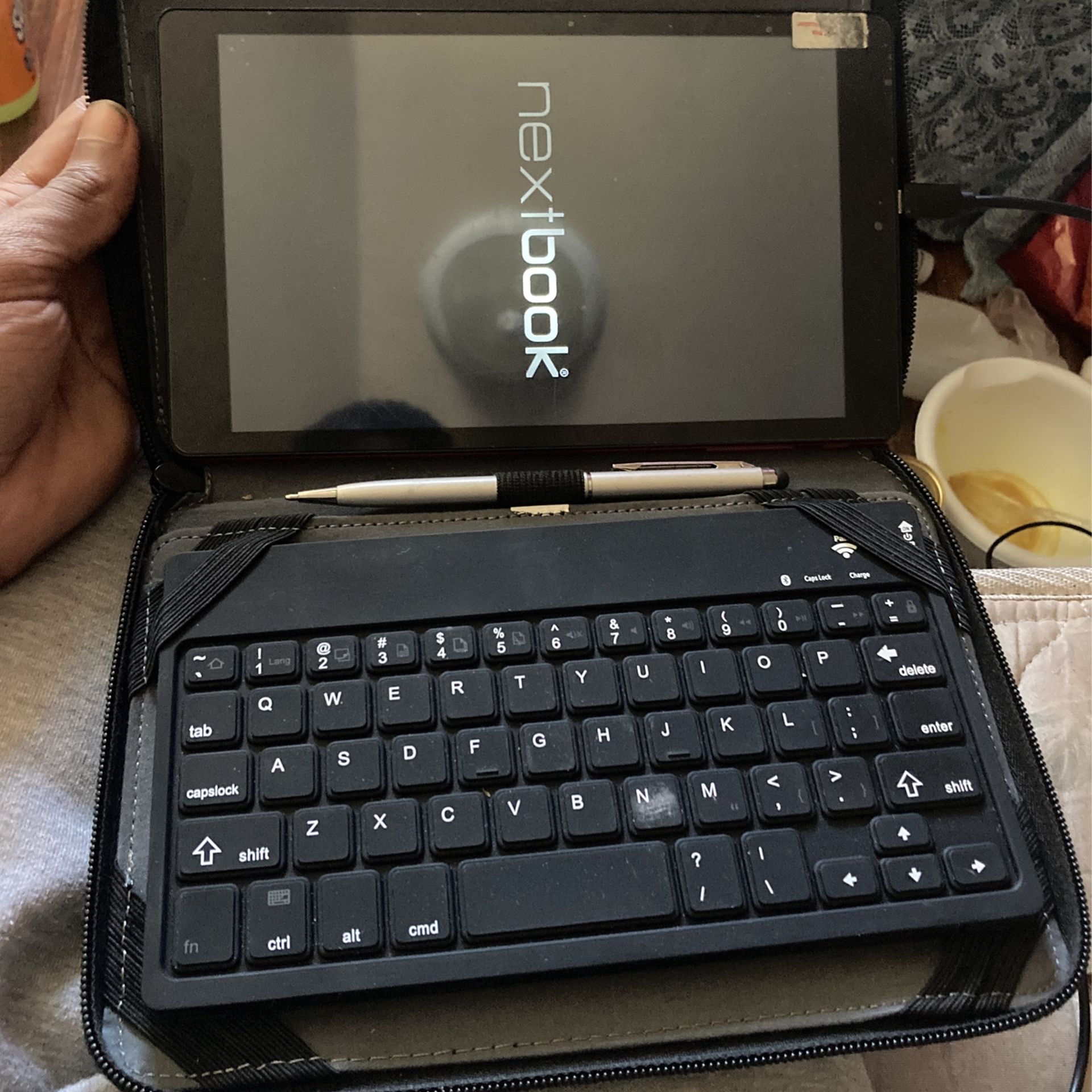 Tablet Bluetooth keyboard