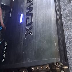 DB WDX 2000 WATT BASS AMP NO BASS KNOB