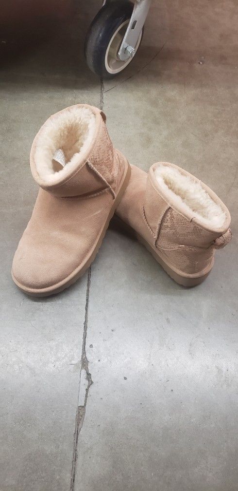 Uggs, Size 7