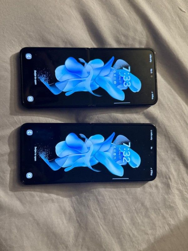 Samsung Galaxy ZFlip4 256 Gb $280 Cada Uno