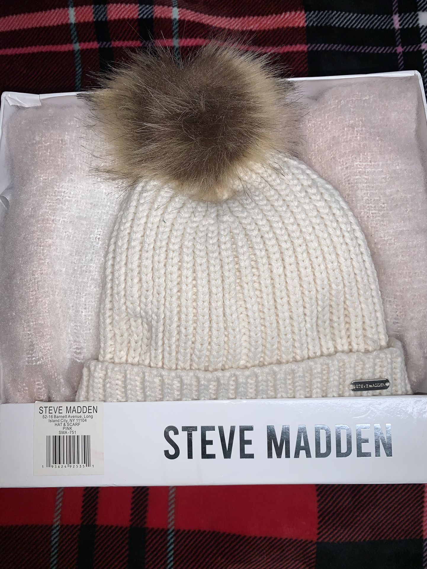 NEW! Steve Madden Hat & Scarf Set 