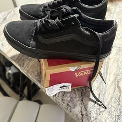 Girls sneakers size 4