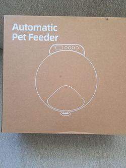 Automatic wet food pet feeder