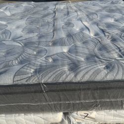 Sealy Pillow Top King Mattress and Box Spring 