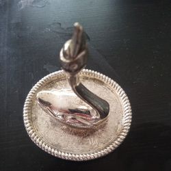 Classic Vintage Swan ring Holder 