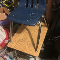 Small Desk With Chair 
