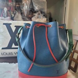 Authentic Vintage Louis Vuitton Epi Noe Tri Color GM Size Bucket Bag- USED(PRE-LOVED)