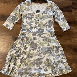 Brand New Woman’s Hollister brand white Floral Dress Up For Sale 