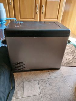 Portable refrigerator