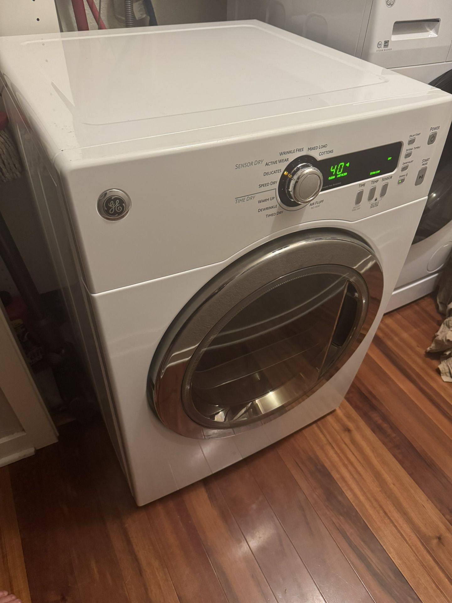 GE Compact Vented Dryer - 24 inch / Apartment Size (Works Great)