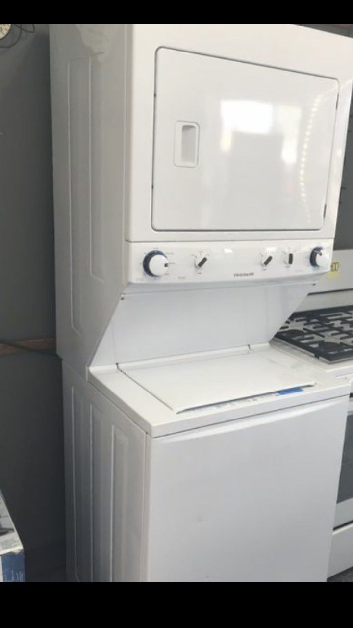 STACKABLE WASHER AND DRYER FRIGIDAIRE