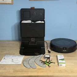 Roomba j7+ Combo Robot Vacuum Mop with Clean Base & Extras