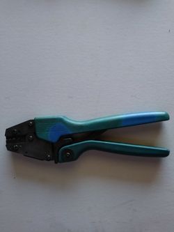 Wire crimper