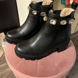 Woman’s Booties  Black Color 