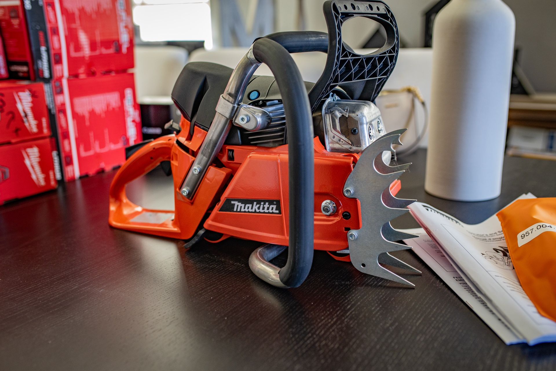 Makita 79cc Gas Rear Handle Chainsaw W/Heavy Duty Filter and Full-Wrap Handle(Power Head Only)