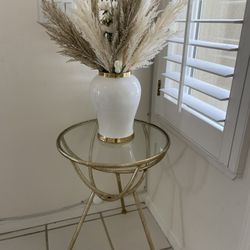 Side Table And Vase 