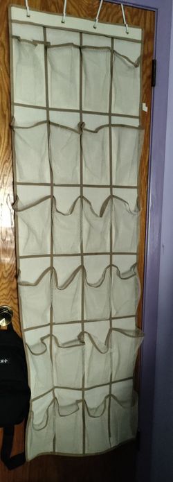 Shoe rack that hangs on the door
