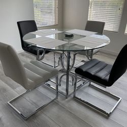 ROUND dining Table In SILVER / GOLD