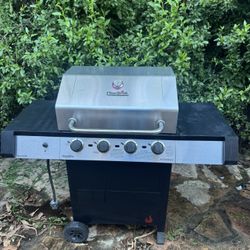 Char-Broil Amplifire Performance 4-pit with 1 full propane tank