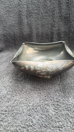 Woodland Cooke Co - 45 Silver-Tone Metal Bowl with Floral Engraving