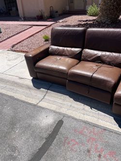 FREE!!! leather couch w/powers recliners
