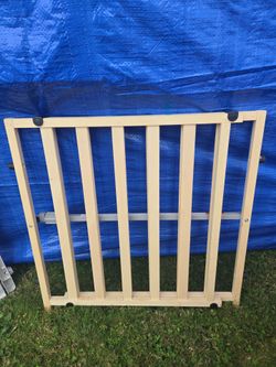 Regalo wood baby gate