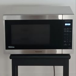 Panasonic 1200 Watt Inverter Microwave Oven 